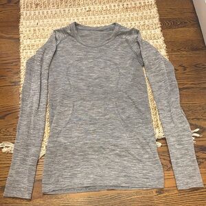 lululemon athletica Heathered Gray Long Sleeve Top
